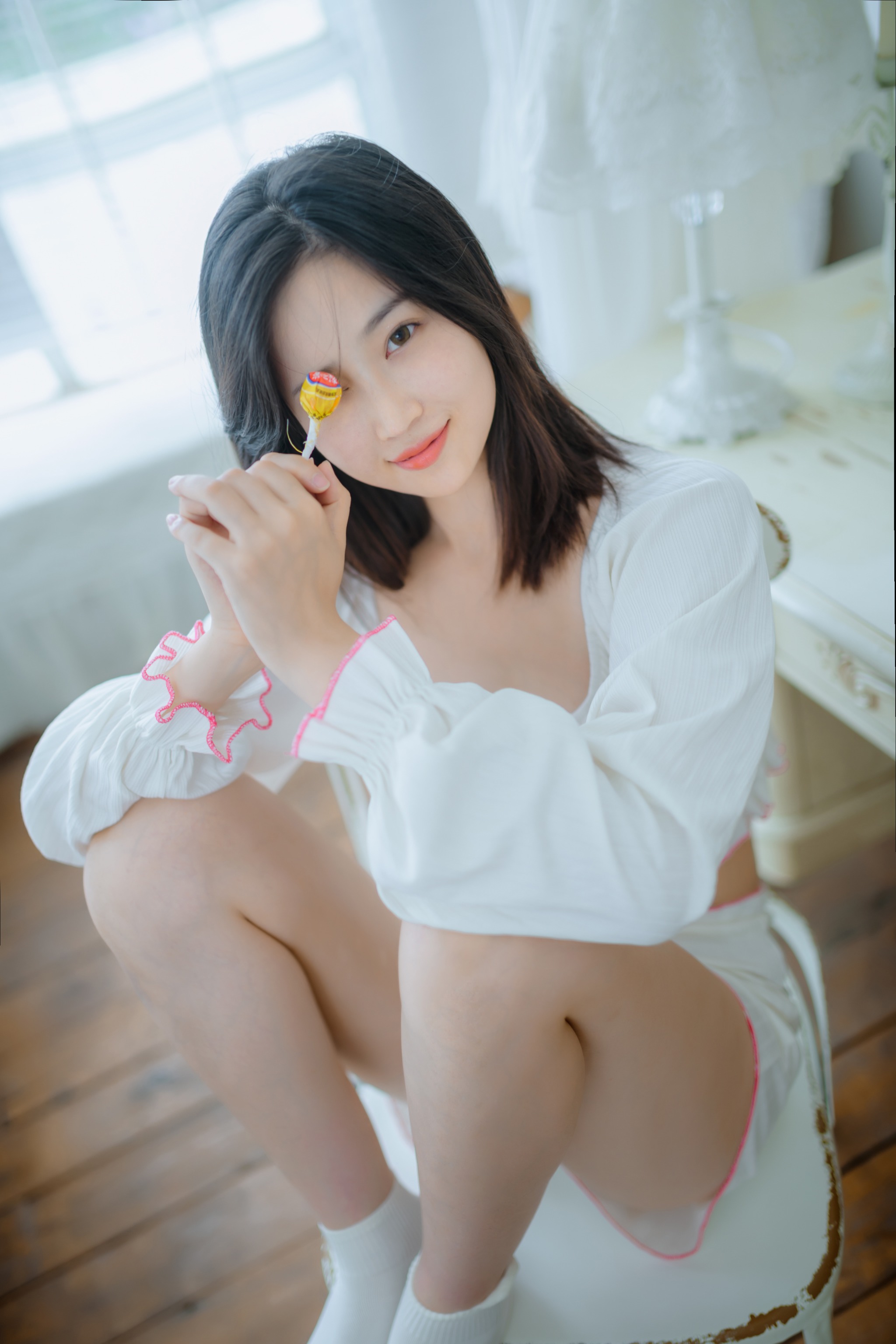 图片[1]-年年nnian – NO.063 爱吃棒棒糖的少女[35P]-XikXak